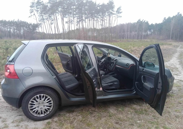 Volkswagen Golf cena 11000 przebieg: 223850, rok produkcji 2005 z Włoszczowa małe 37